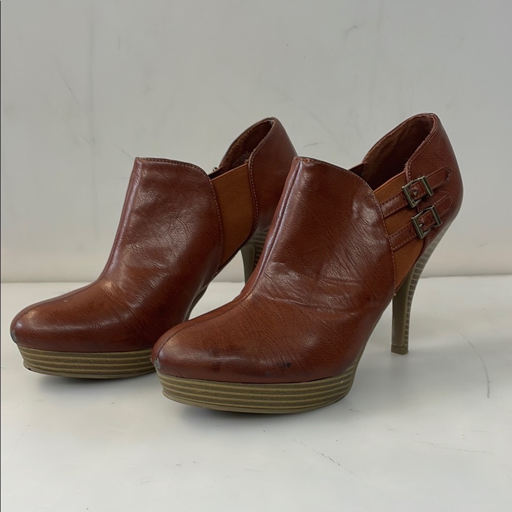 Unlisted  Brown Leather Heels Rough files size 10
Classic Timeless Design